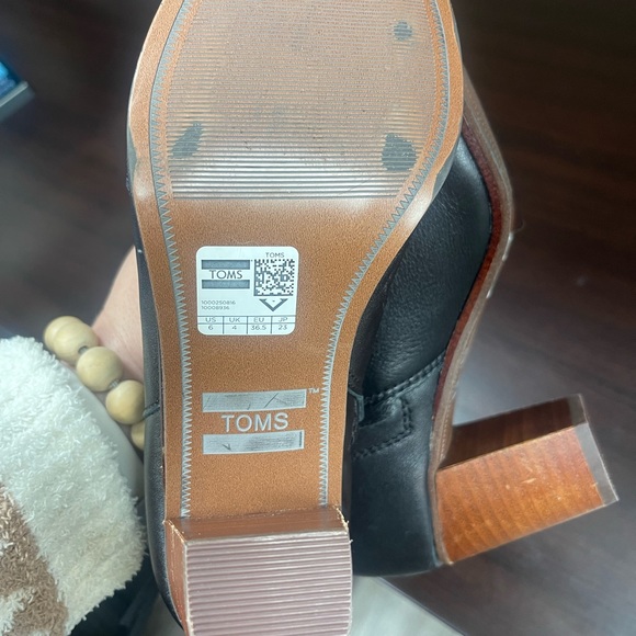 👞 Tom’s booties! Size 6! Perfect for fall 🍁 - Picture 4 of 4